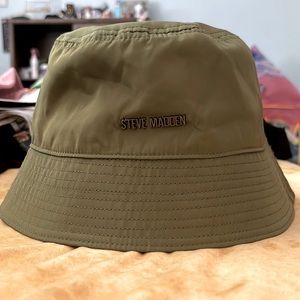 Steve Madden nylon bucket hat
